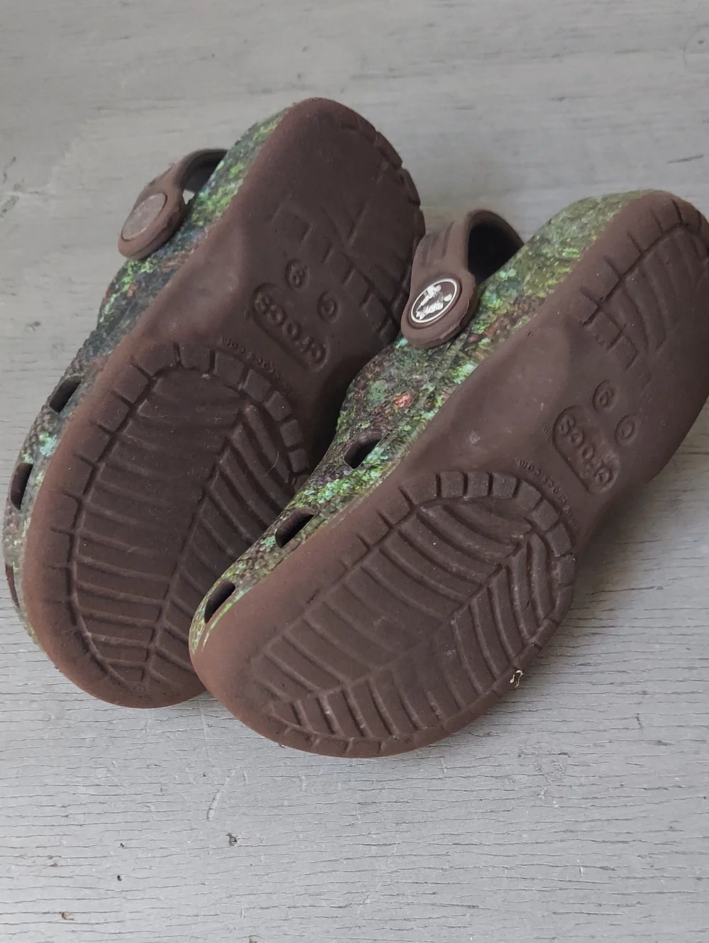 Crocs Kids C9 Woodland Forest Print Clogs w/ Nature Jibbitz Charms